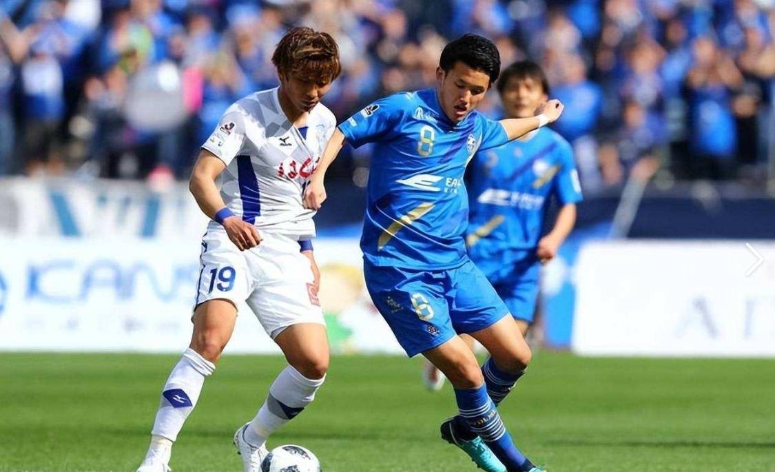 金年会官网赛地聚焦——亚冠赛后热度飙升,那不勒斯绝杀压哨,气氛紧张,赛季目标并未改变的简单介绍